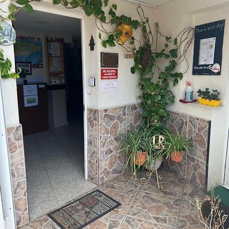 Emile Youth Hostel ジブラルタル エクステリア 写真