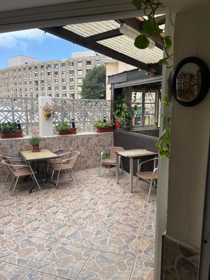 Emile Youth Hostel ジブラルタル エクステリア 写真