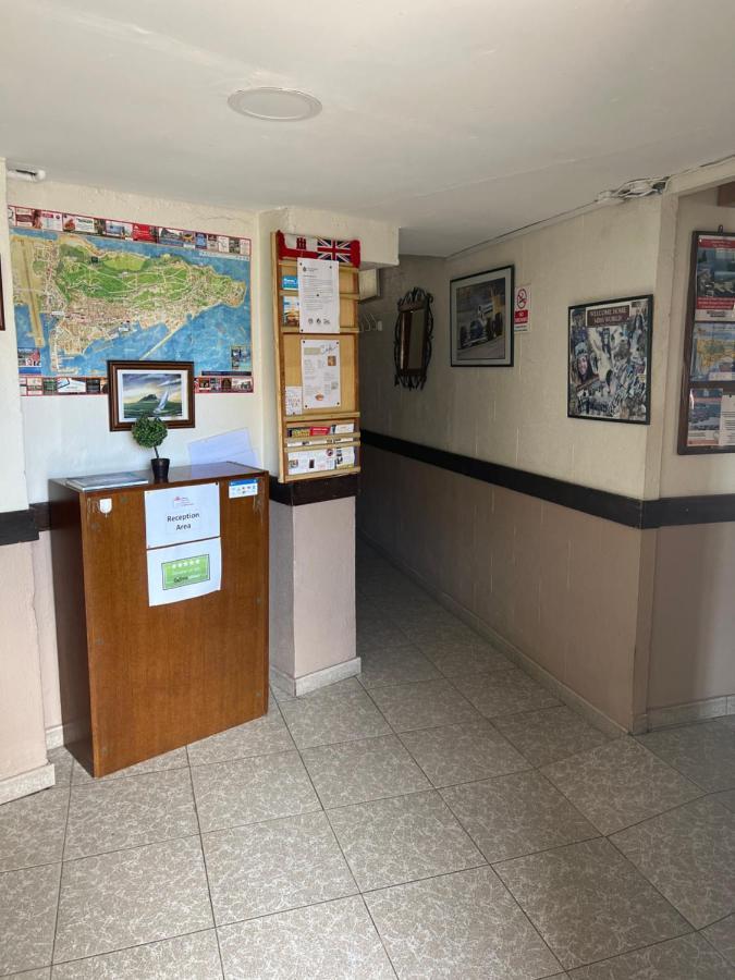 Emile Youth Hostel ジブラルタル エクステリア 写真