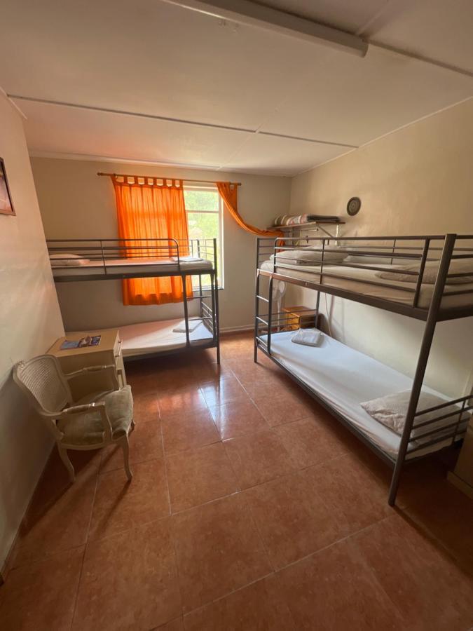 Emile Youth Hostel ジブラルタル エクステリア 写真