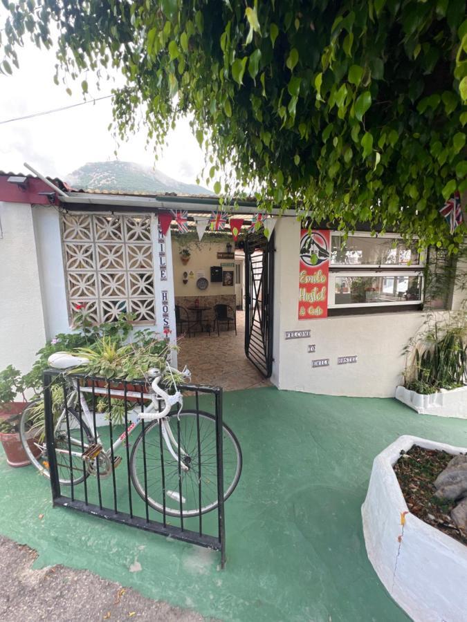 Emile Youth Hostel ジブラルタル エクステリア 写真