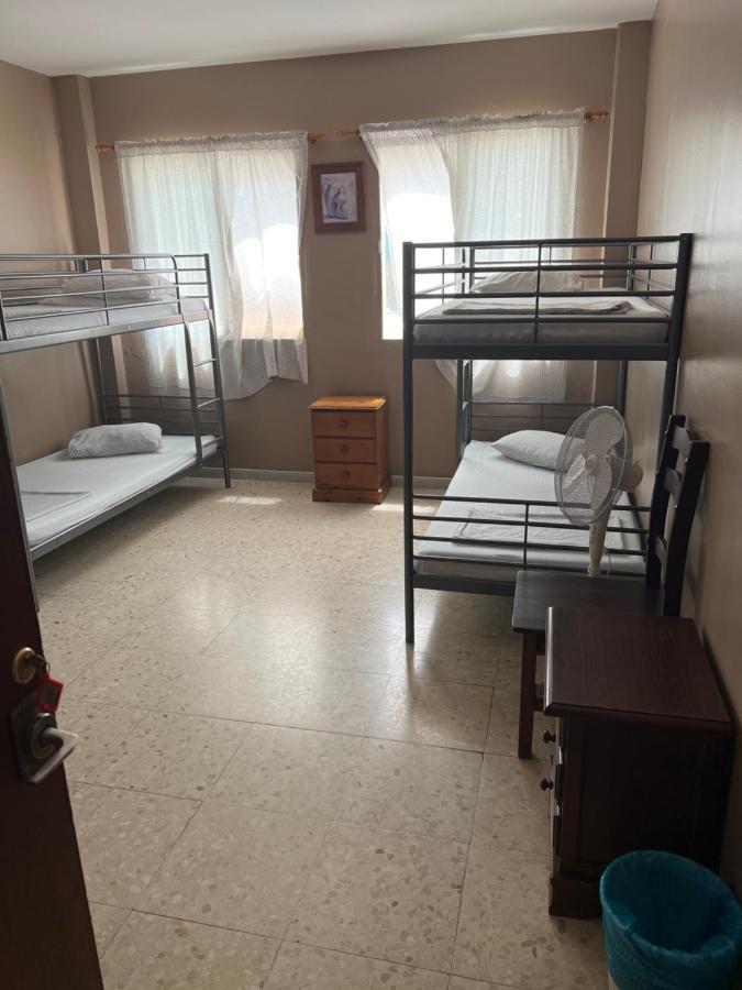 Emile Youth Hostel ジブラルタル エクステリア 写真