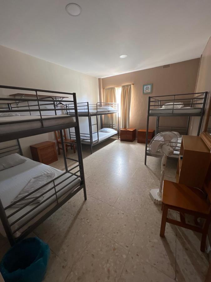 Emile Youth Hostel ジブラルタル エクステリア 写真