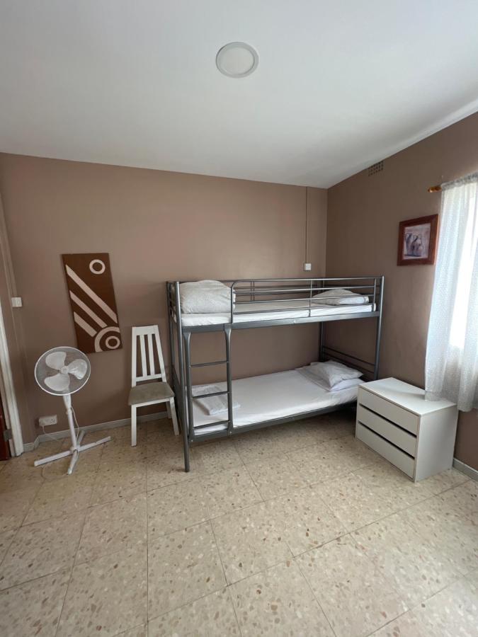 Emile Youth Hostel ジブラルタル エクステリア 写真